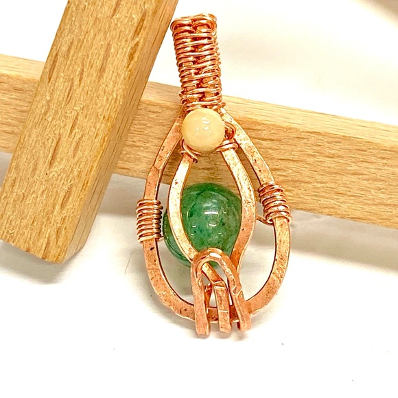 HANDMADE Green Aventurine Mother of Pearl Pendant Hand Wrapped & Hammered Copper - Picture 4 of 10